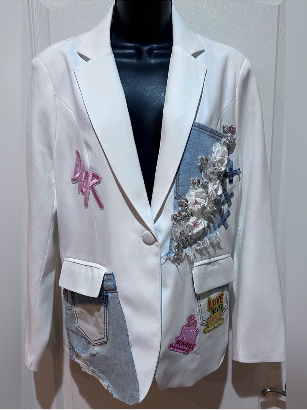 Embellished White Patchwork Blazer with Denim Appliqué - Picture 4 of 5